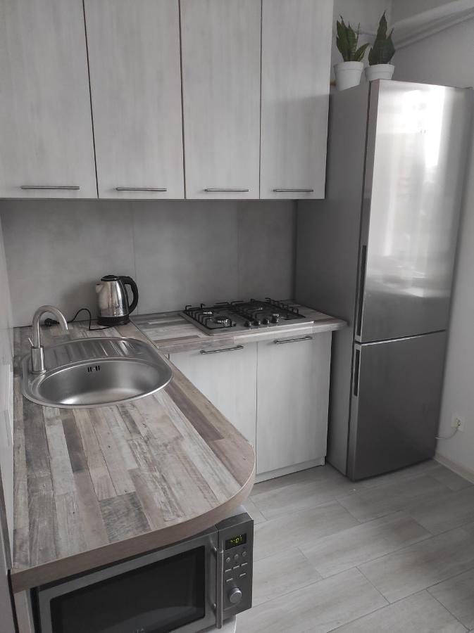 2 Комнатная С Новым Ремонтом, Кондиционером, В Самом Центре Rivne Zewnętrze zdjęcie